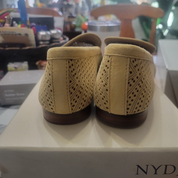 NYDJ Ladies Perforated Loafers Denver Suede - HONEY Gold Size 8 - Picture 3 of 5